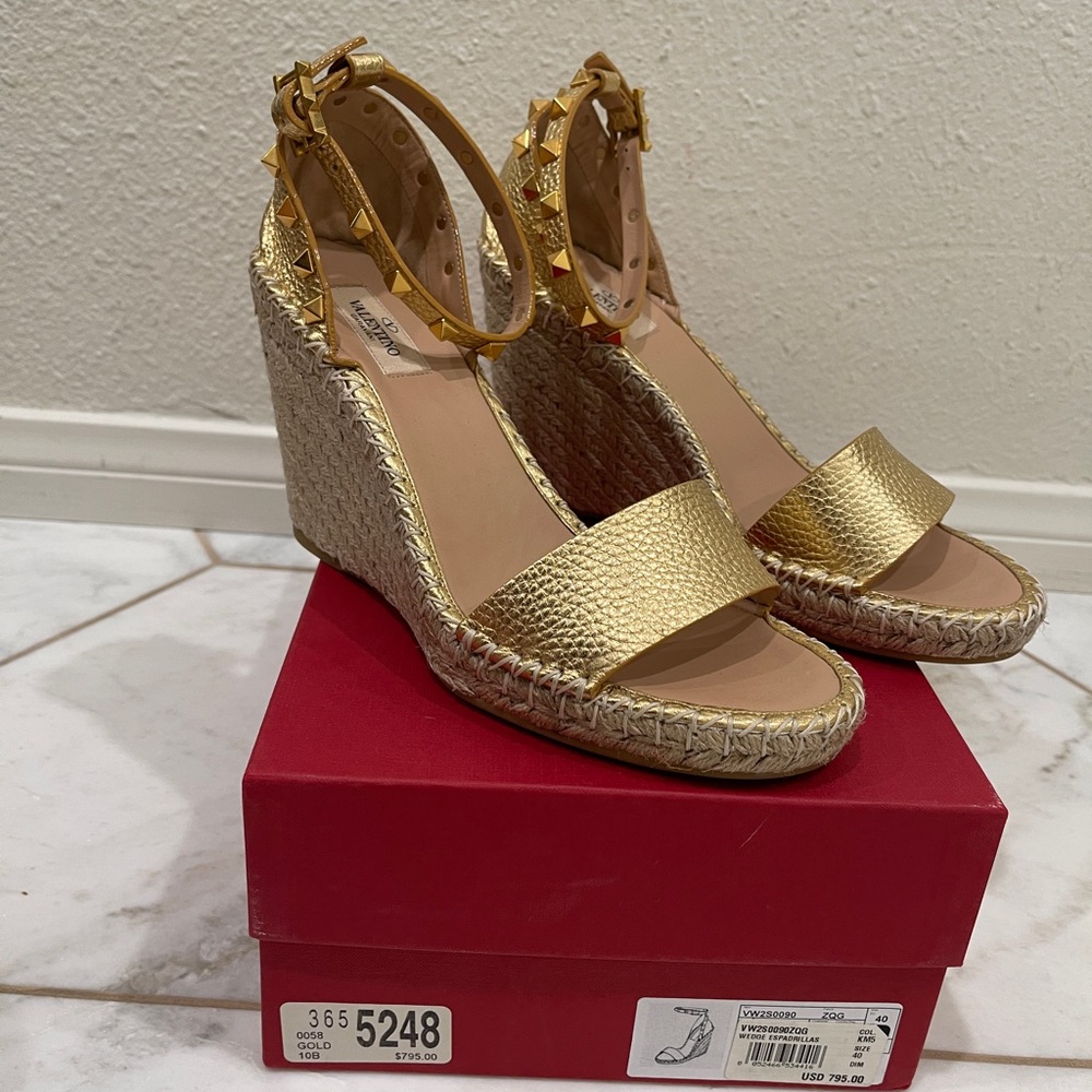 Valentino Rockstud Wedge - Gold